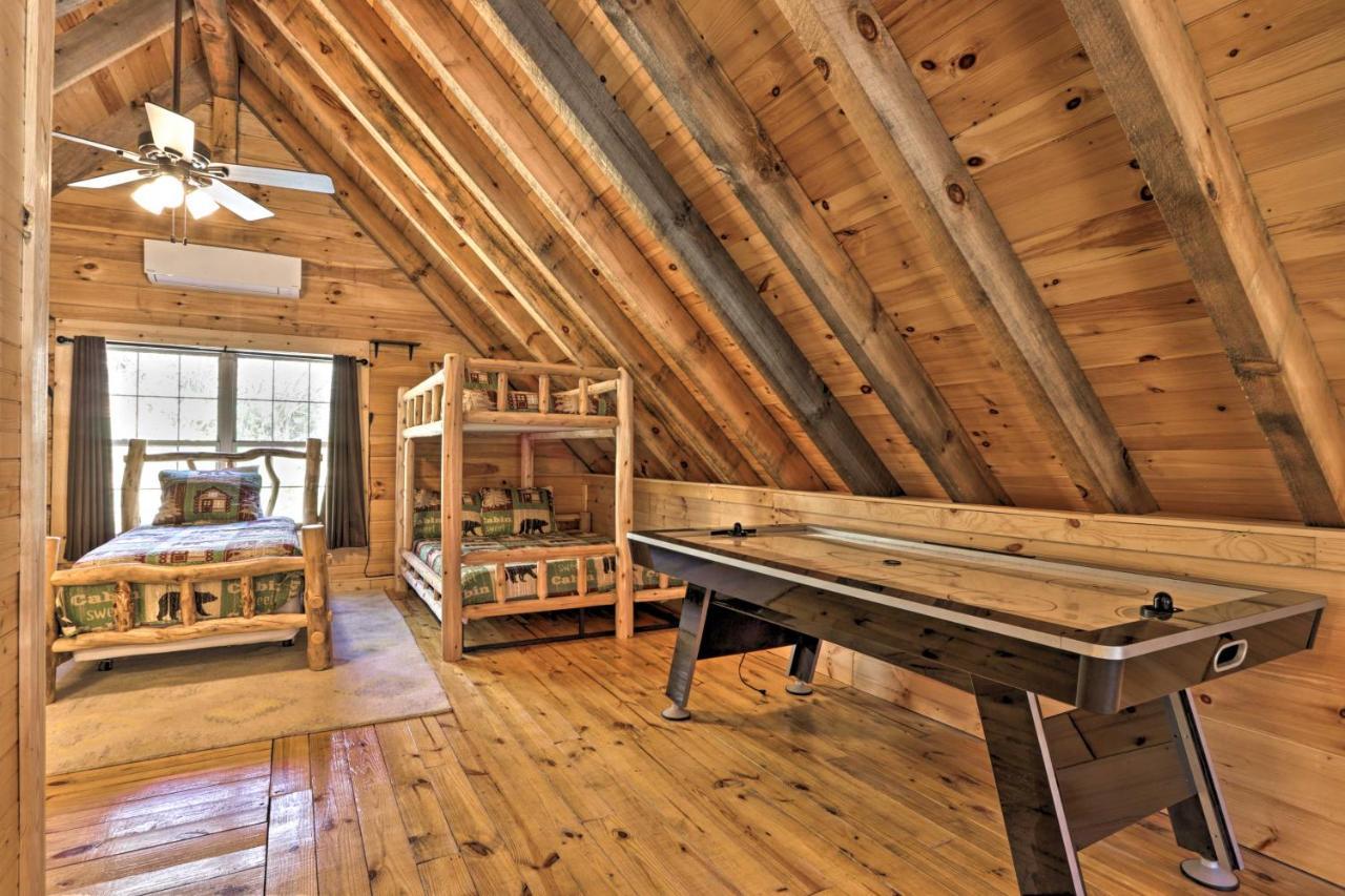 Gatlinburg Cabin With Loft And Game Room 1 Mi To Town Εξωτερικό φωτογραφία