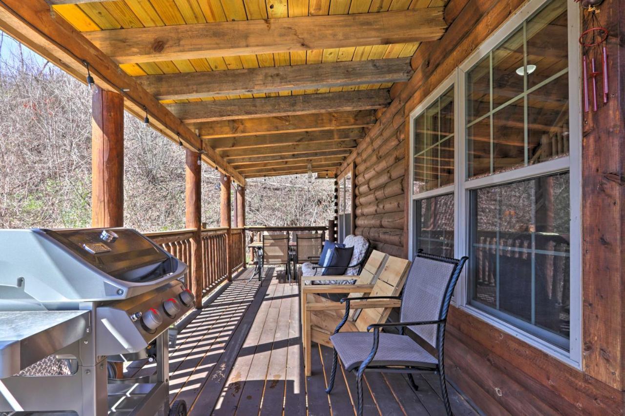 Gatlinburg Cabin With Loft And Game Room 1 Mi To Town Εξωτερικό φωτογραφία