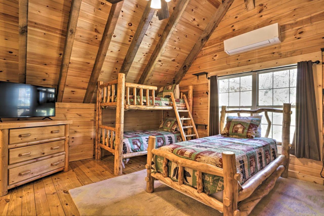 Gatlinburg Cabin With Loft And Game Room 1 Mi To Town Εξωτερικό φωτογραφία