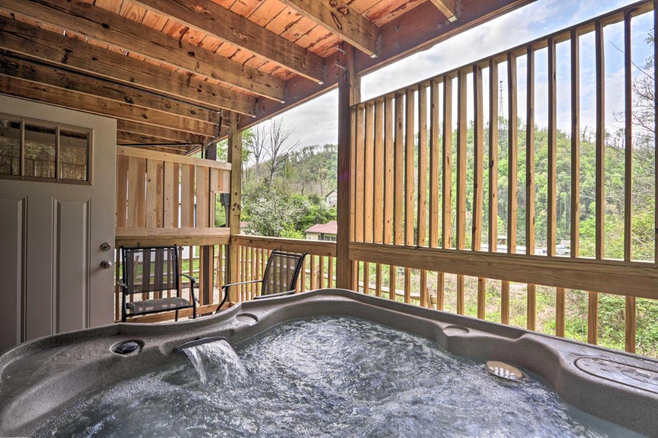 Gatlinburg Cabin With Loft And Game Room 1 Mi To Town Εξωτερικό φωτογραφία