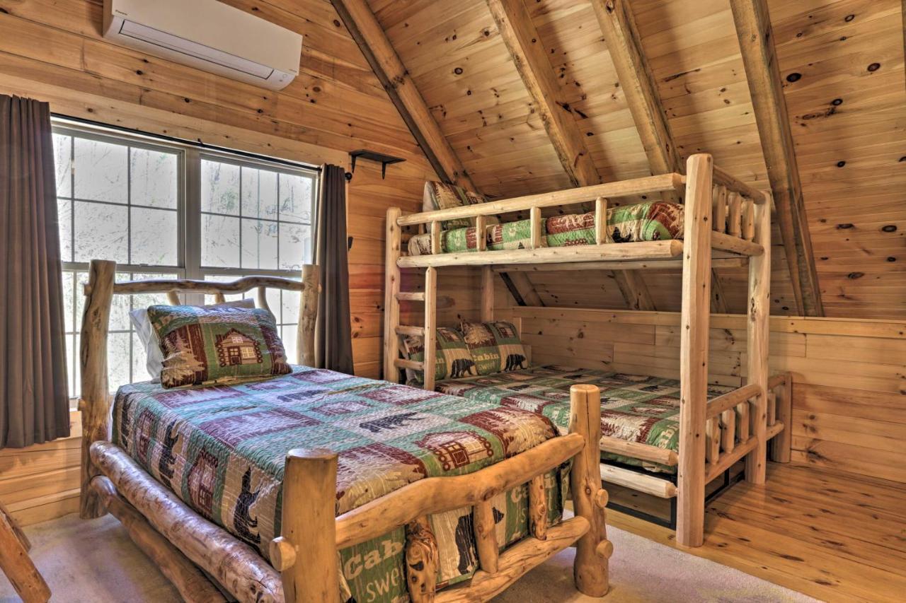 Gatlinburg Cabin With Loft And Game Room 1 Mi To Town Εξωτερικό φωτογραφία